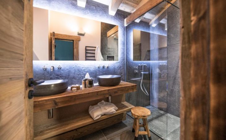 Chalet O Valala, Val d'Isere, Bathroom